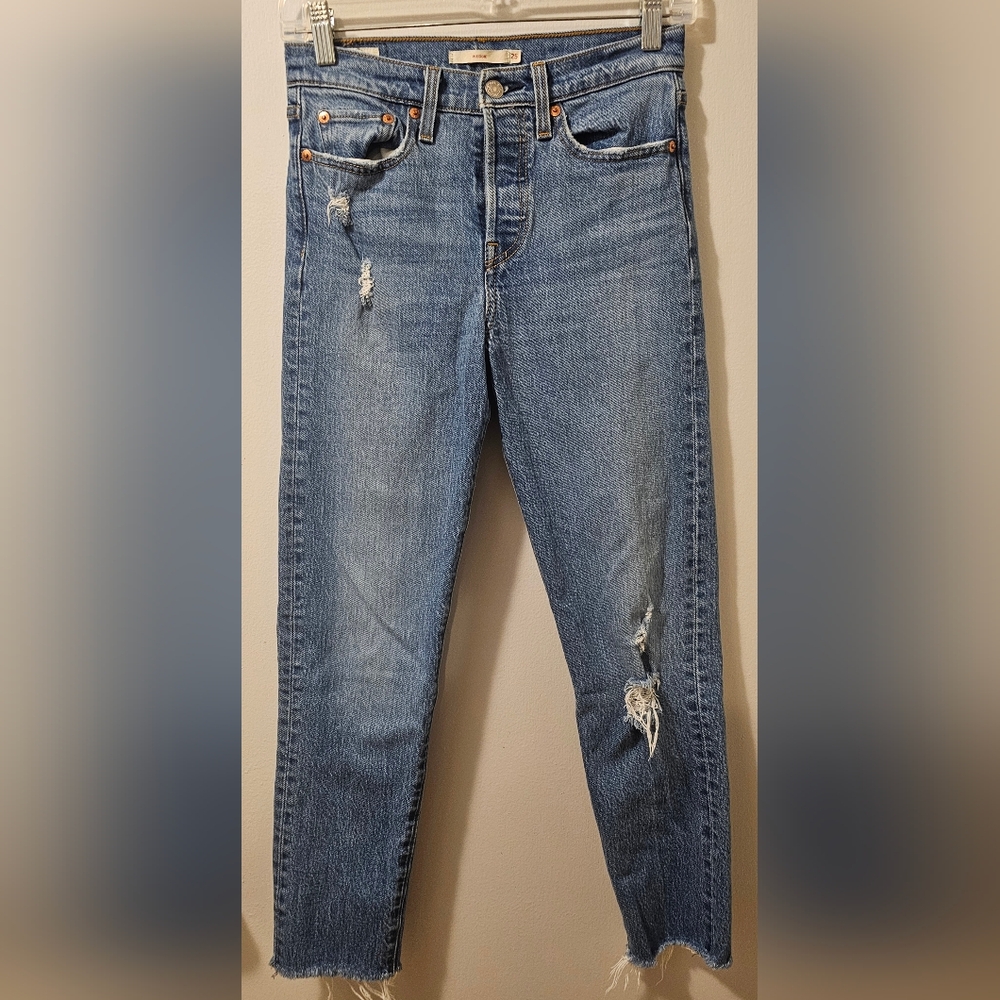 Levi's‎ Premium Denim Wedgie Jeans Mid Rise Distressed Raw Hem Women’s Size 25